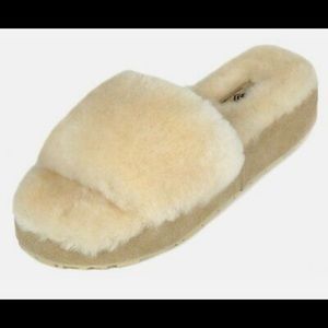 New in box Fuzzy Slippers